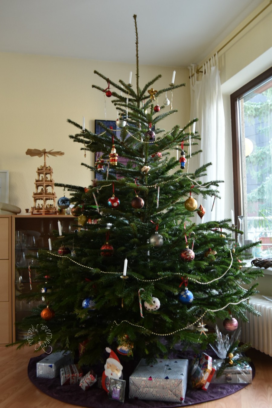 Unser Weihnachtsbaum – Bunt ist die Welt